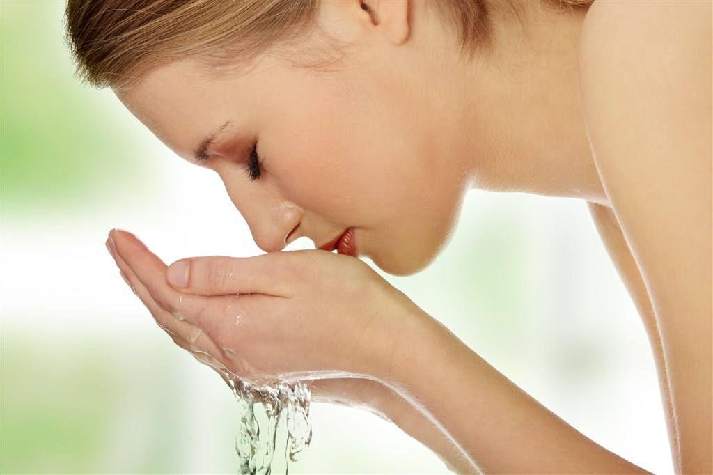IRY新肌修护调理水有效调理肌肤水油平衡，改善肌肤油光！